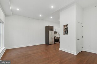 501 Washington Ln, Unit 207 in Jenkintown, PA - Building Photo