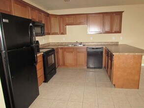 186 Lyle Curtis Cir in Waynesville, MO - Building Photo - Building Photo