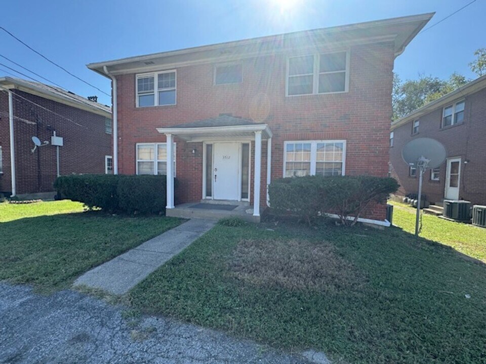 3512 Brockton Ln in Louisville, KY - Building Photo