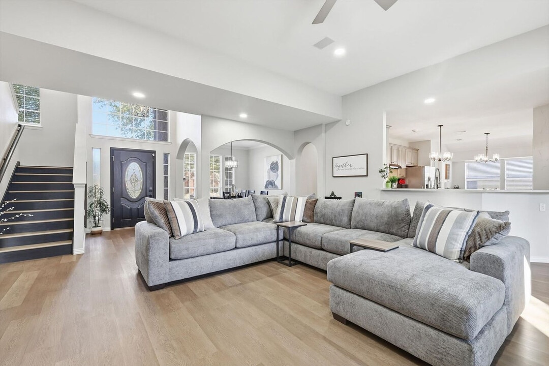 2008 Vista Dr, Unit SI ID1376585P in Lewisville, TX - Foto de edificio