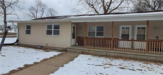 801 S 5th St, Unit Apt 1 in Savannah, MO - Building Photo