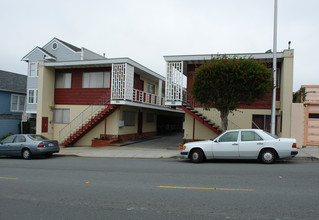 156-168 Westlake Ave in Daly City, CA - Building Photo - Building Photo