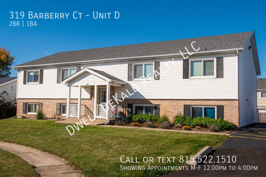 319 Barberry Ct in Dekalb, IL - Building Photo