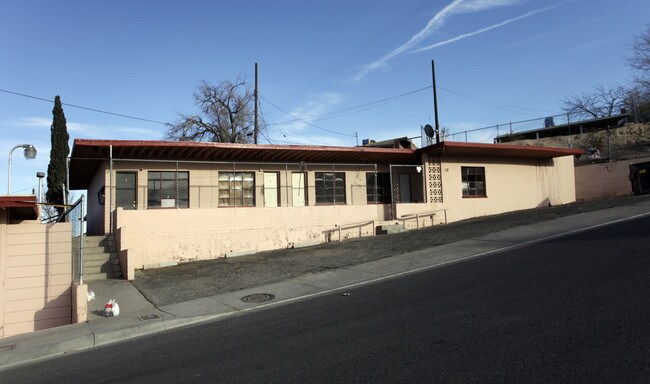 119 Otis in Barstow, CA - Foto de edificio - Building Photo