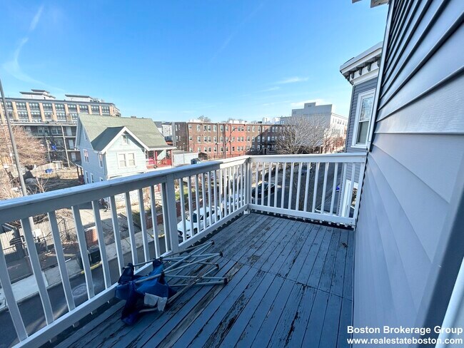 151 E Cottage St, Unit #3 in Boston, MA - Building Photo - Building Photo
