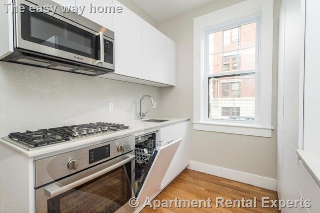 17 Forest St, Unit #4 in Cambridge, MA - Foto de edificio - Building Photo