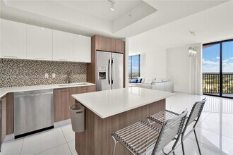 5300 Paseo Blvd in Doral, FL - Building Photo - Building Photo