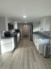 45 Bay State Rd in Rehoboth, MA - Foto de edificio - Building Photo