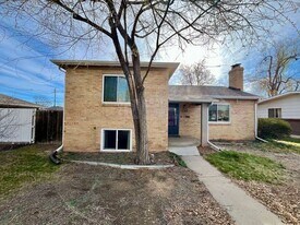 1780 Quebec St in Denver, CO - Building Photo