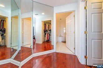 115 Kensington Ln, Unit 196 in Livingston, NJ - Foto de edificio - Building Photo