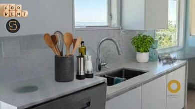 3835 Dalkeith Dr in North Vancouver, BC - Building Photo - Building Photo