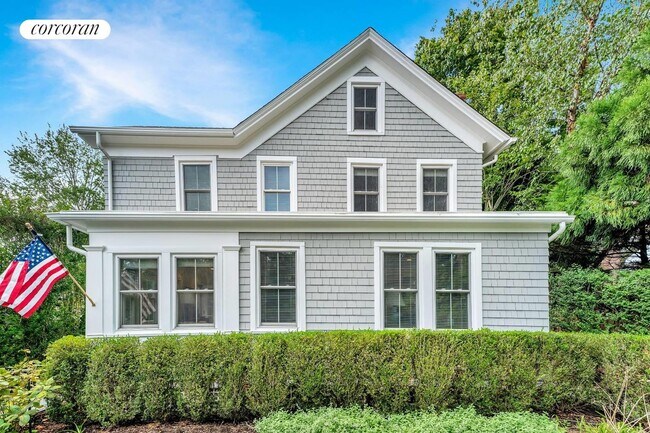 255 N Main St in Southampton, NY - Foto de edificio - Building Photo