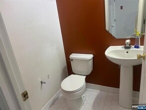 125 Riverwalk Way, Unit B014 in Clifton, NJ - Building Photo - Building Photo