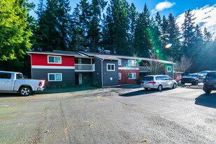 12817 4th Dr SE, Unit 2 in Everett, WA - Building Photo