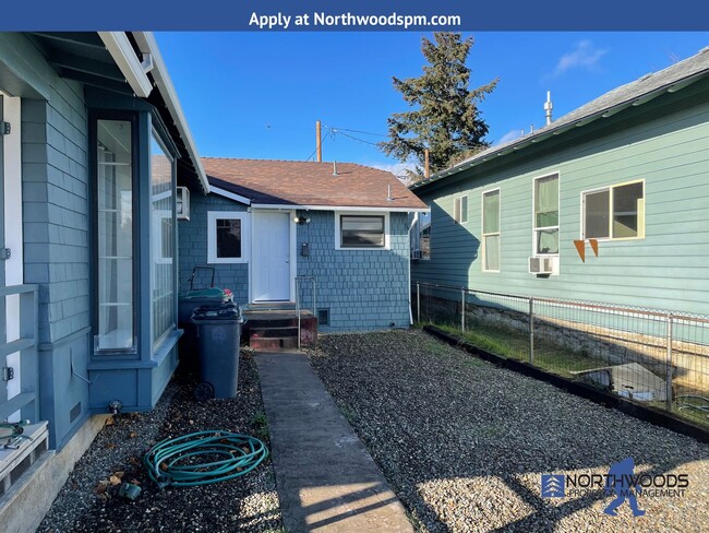 14 S Orange St in Medford, OR - Foto de edificio - Building Photo