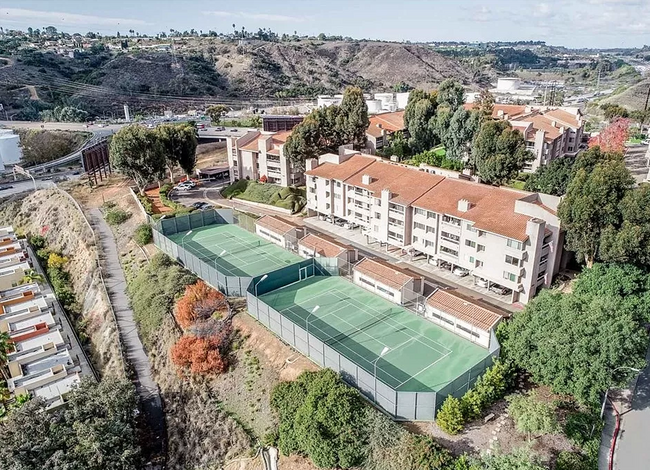 10400 Caminito Cuervo in San Diego, CA - Building Photo - Building Photo