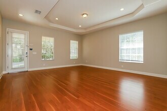 8205 Lagerfeld Dr in Land O Lakes, FL - Building Photo - Building Photo