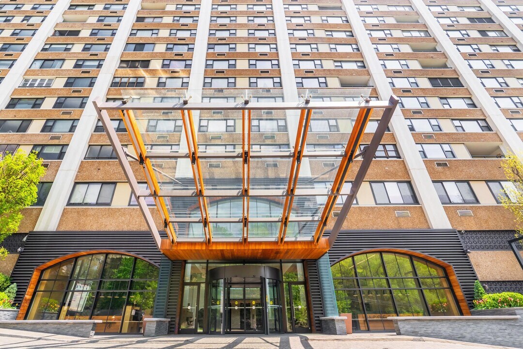 250 Gorge Rd in Cliffside Park, NJ - Building Photo