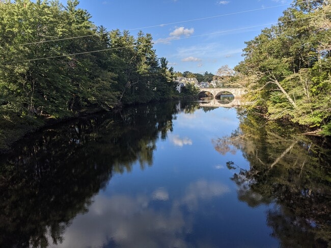 294 Western Ave, Unit Apartment 3 in Henniker, NH - Foto de edificio - Building Photo