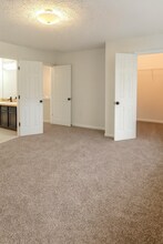 Room in Townhome on Waverly Hills Dr in Lawrenceville, GA - Building Photo - Building Photo