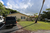 Cedarwood Court in Fort Lauderdale, FL - Building Photo - Building Photo