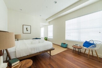 701 4th St in Miami Beach, FL - Building Photo - Building Photo
