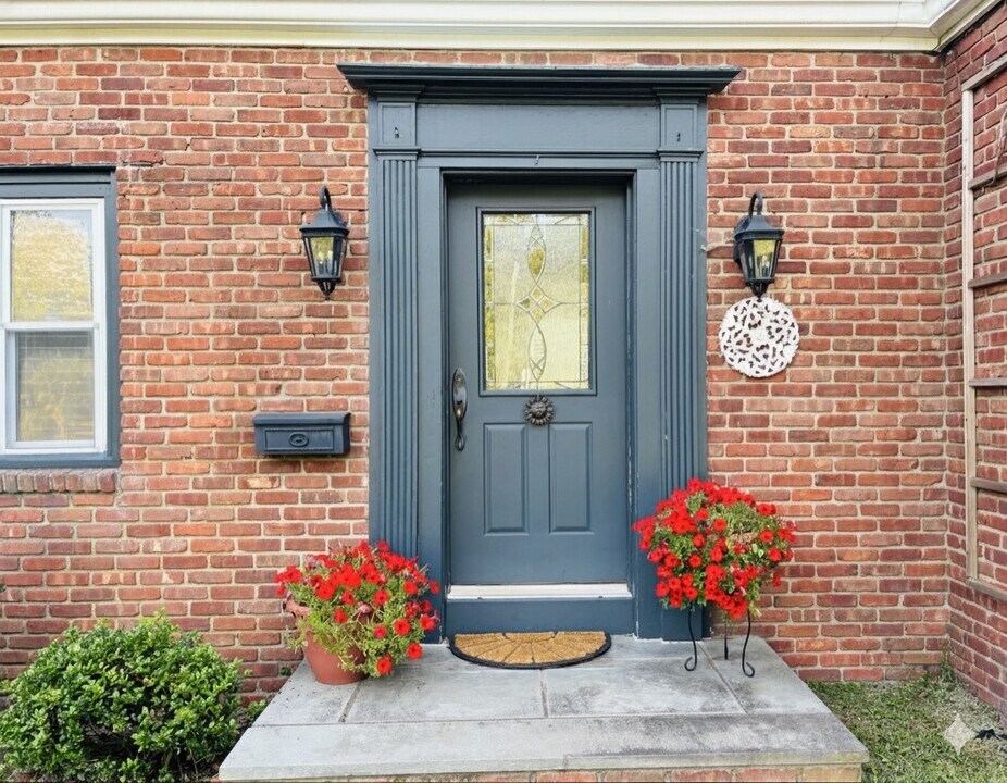 805 2nd St N in East Northport, NY - Building Photo