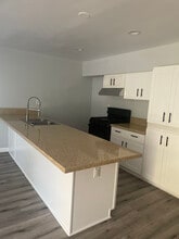 Villa Nova Apartments in North Hollywood, CA - Foto de edificio - Building Photo