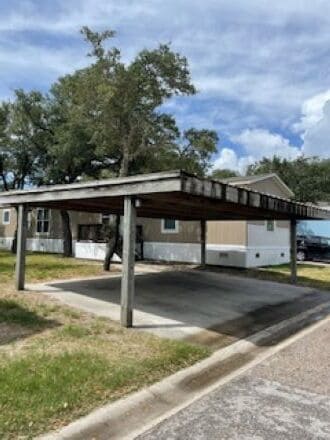property at 1800 N Live Oak St