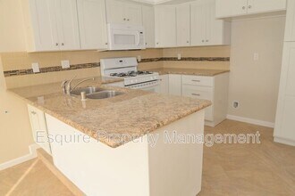 23 Lemon Dr in Camarillo, CA - Building Photo - Building Photo