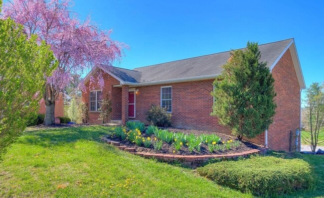 90 Dudley Dr NW in Christiansburg, VA - Building Photo - Building Photo