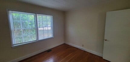 1418 Seminole Dr in Greensboro, NC - Building Photo - Building Photo