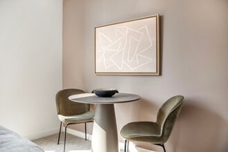 10349 NE 10th St in Bellevue, WA - Building Photo - Building Photo