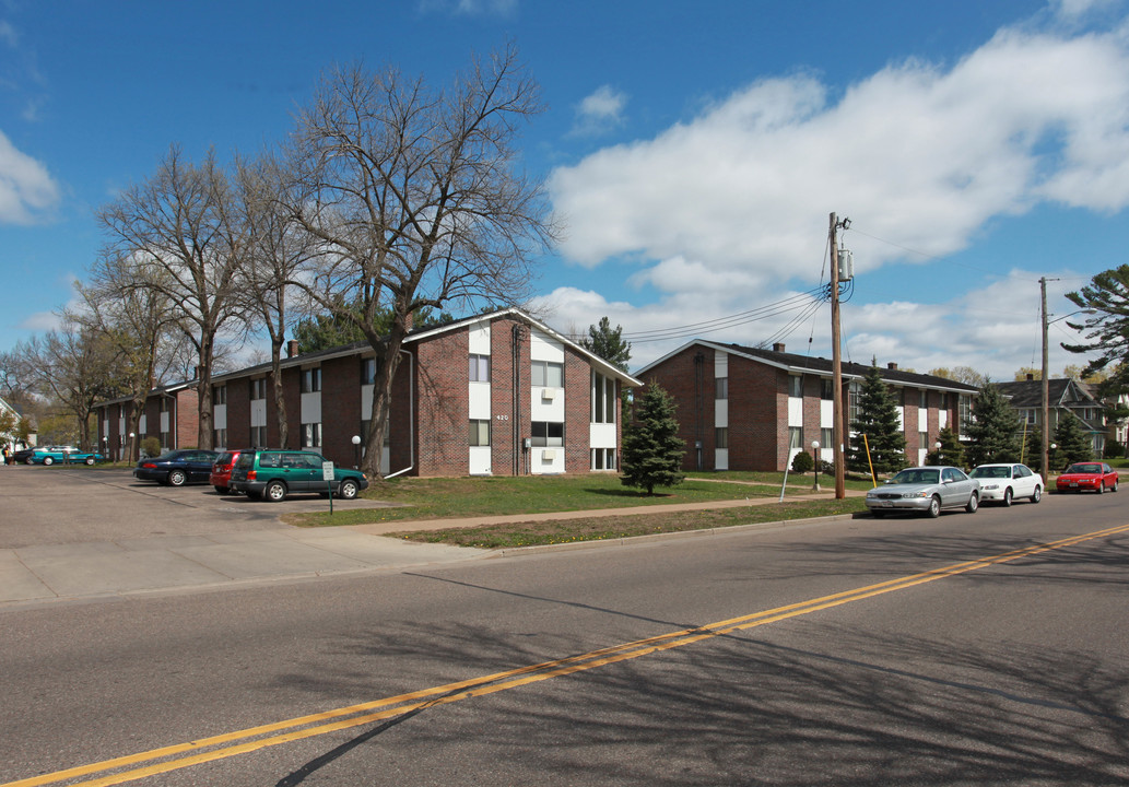 Wellington Gardens in Eau Claire, WI - Foto de edificio