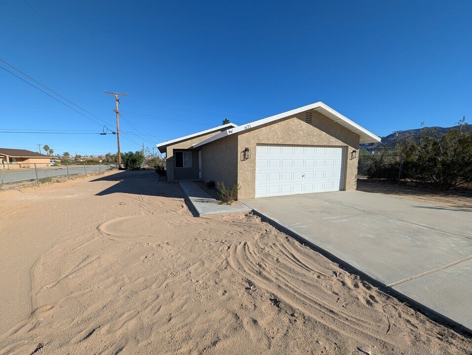 6213 Baileya Ave in Twentynine Palms, CA - Building Photo