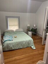 39 Day Ave, Unit 1 in Northampton, MA - Foto de edificio - Building Photo