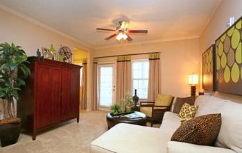 Highland Hills in Dothan, AL - Building Photo - Interior Photo