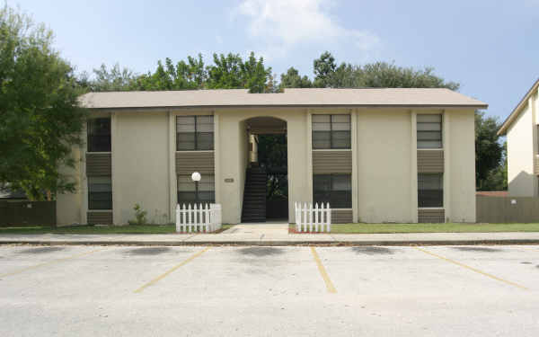 Harbor Bluffs in Largo, FL - Building Photo