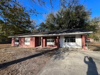 624 Parker Dr in Hinesville, GA - Foto de edificio - Building Photo