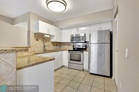 310 Villa Cir in Boynton Beach, FL - Foto de edificio - Building Photo