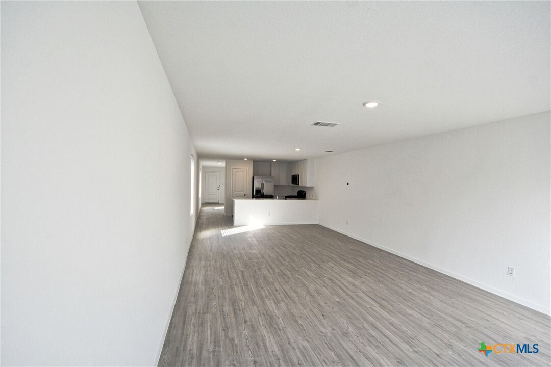 725 Hillview Ave in New Braunfels, TX - Building Photo