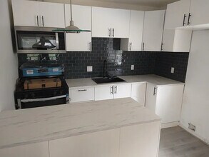 7046 Enfield Ave in Los Angeles, CA - Building Photo - Building Photo
