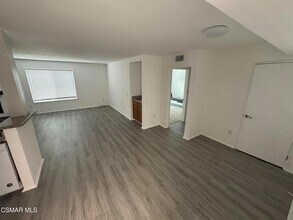 13042 Riverside Dr in Los Angeles, CA - Building Photo - Building Photo