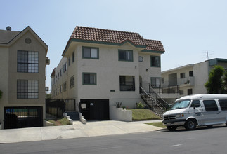 4832 Rosewood Ave in Los Angeles, CA - Building Photo - Building Photo