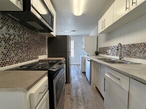 222 E Woodin Blvd in Dallas, TX - Building Photo - Building Photo