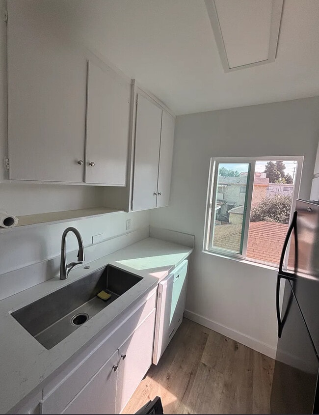 3745 S Bentley Ave in Los Angeles, CA - Building Photo - Building Photo