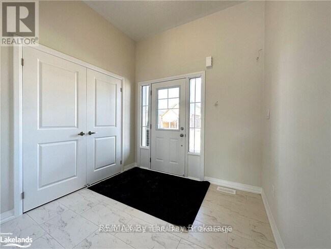 58 Nicort Rd in Wasaga Beach, ON - Building Photo - Building Photo