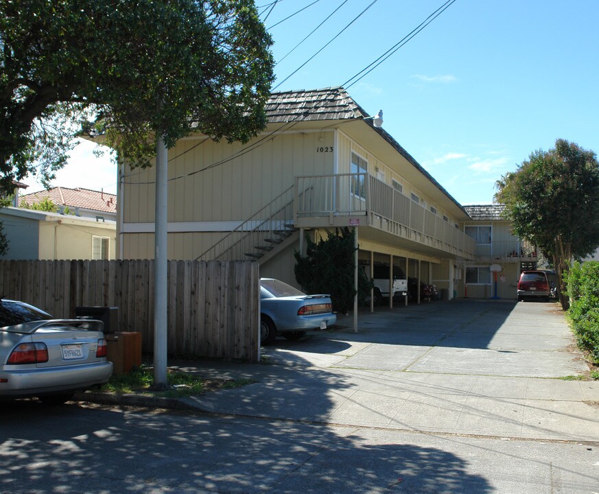 1023 N Idaho St in San Mateo, CA - Foto de edificio