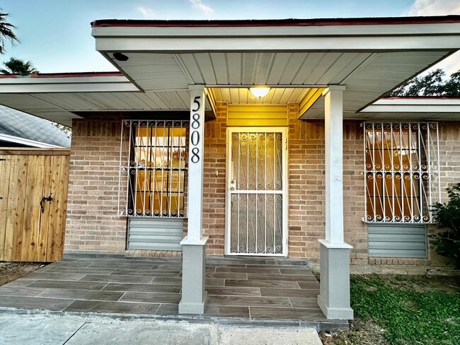 5808 Longoria Loop in Laredo, TX - Building Photo - Building Photo