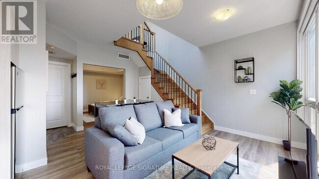 335 College St in Toronto, ON - Building Photo - Building Photo